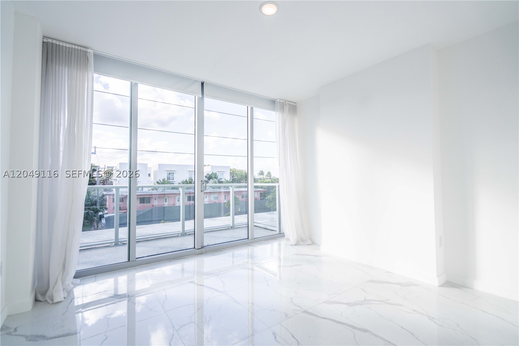 8425 Crespi Blvd #304, Miami Beach FL 33141