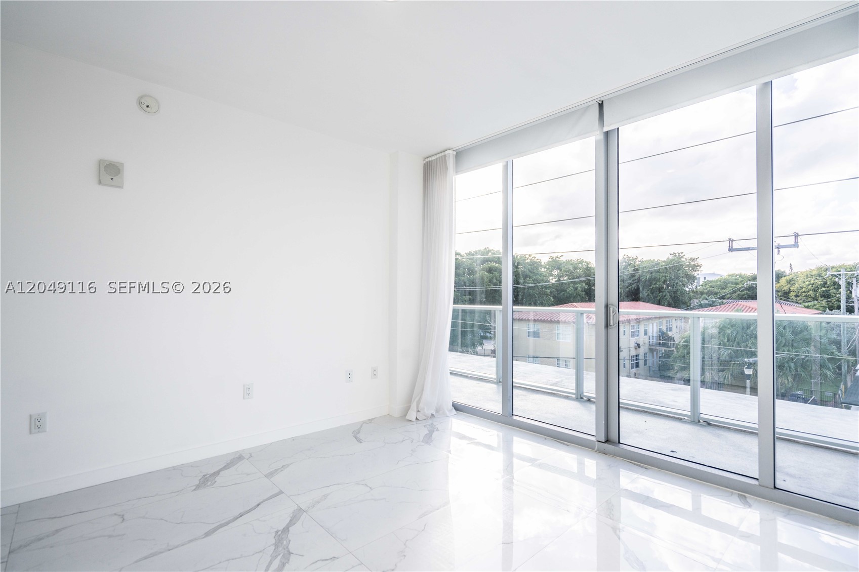 8425 Crespi Blvd #304, Miami Beach FL 33141
