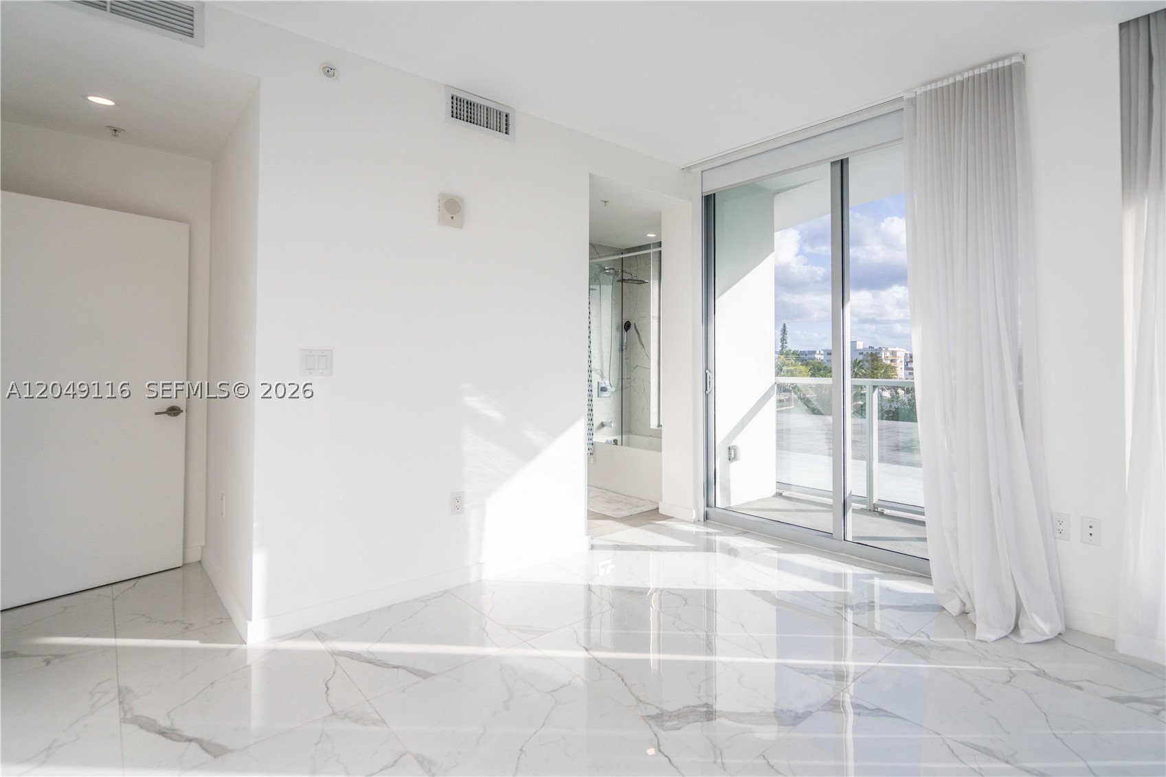 8425 Crespi Blvd #304, Miami Beach FL 33141