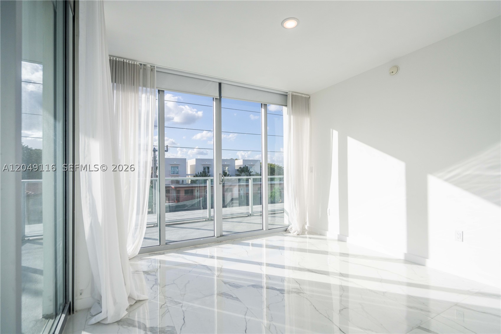 8425 Crespi Blvd #304, Miami Beach FL 33141