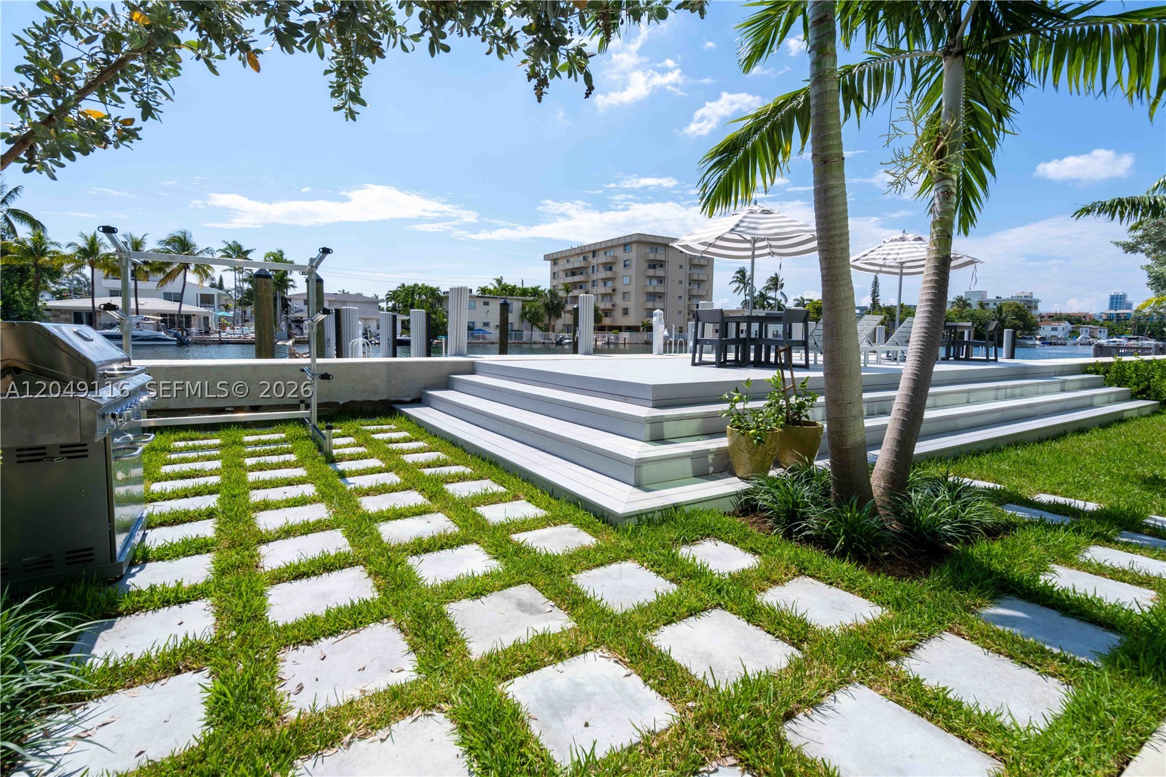 8425 Crespi Blvd #304, Miami Beach FL 33141