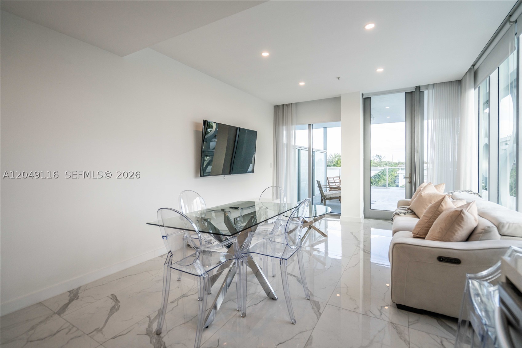 8425 Crespi Blvd #304, Miami Beach FL 33141