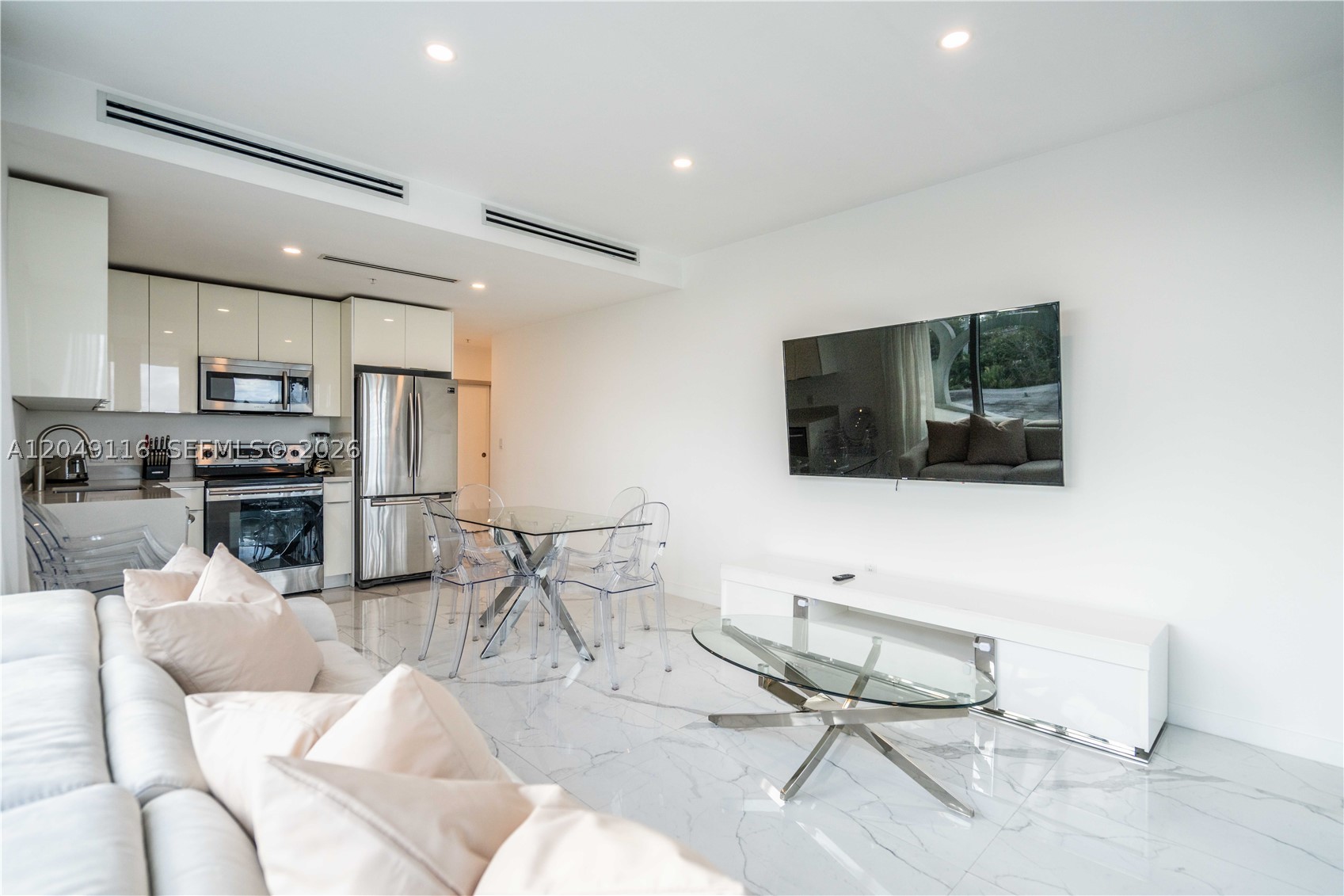 8425 Crespi Blvd #304, Miami Beach FL 33141