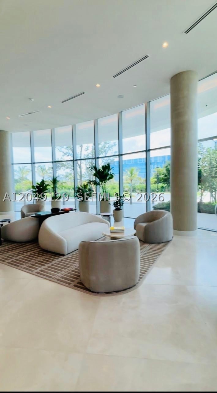 2411 Laguna Circle North #1411, Miami FL 33181