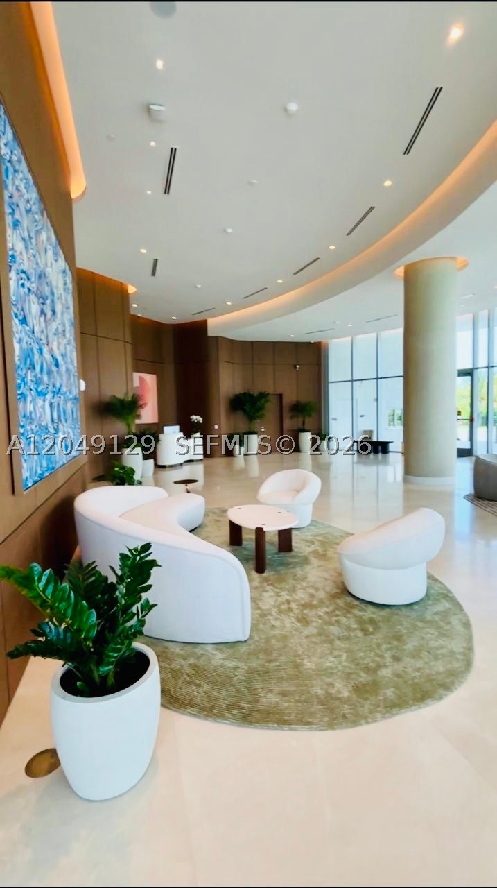 2411 Laguna Circle North #1411, Miami FL 33181