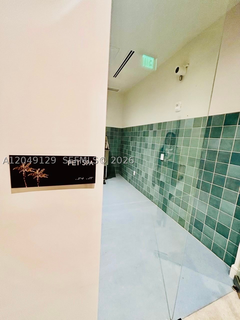 2411 Laguna Circle North #1411, Miami FL 33181