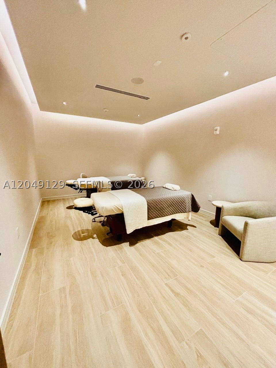 2411 Laguna Circle North #1411, Miami FL 33181