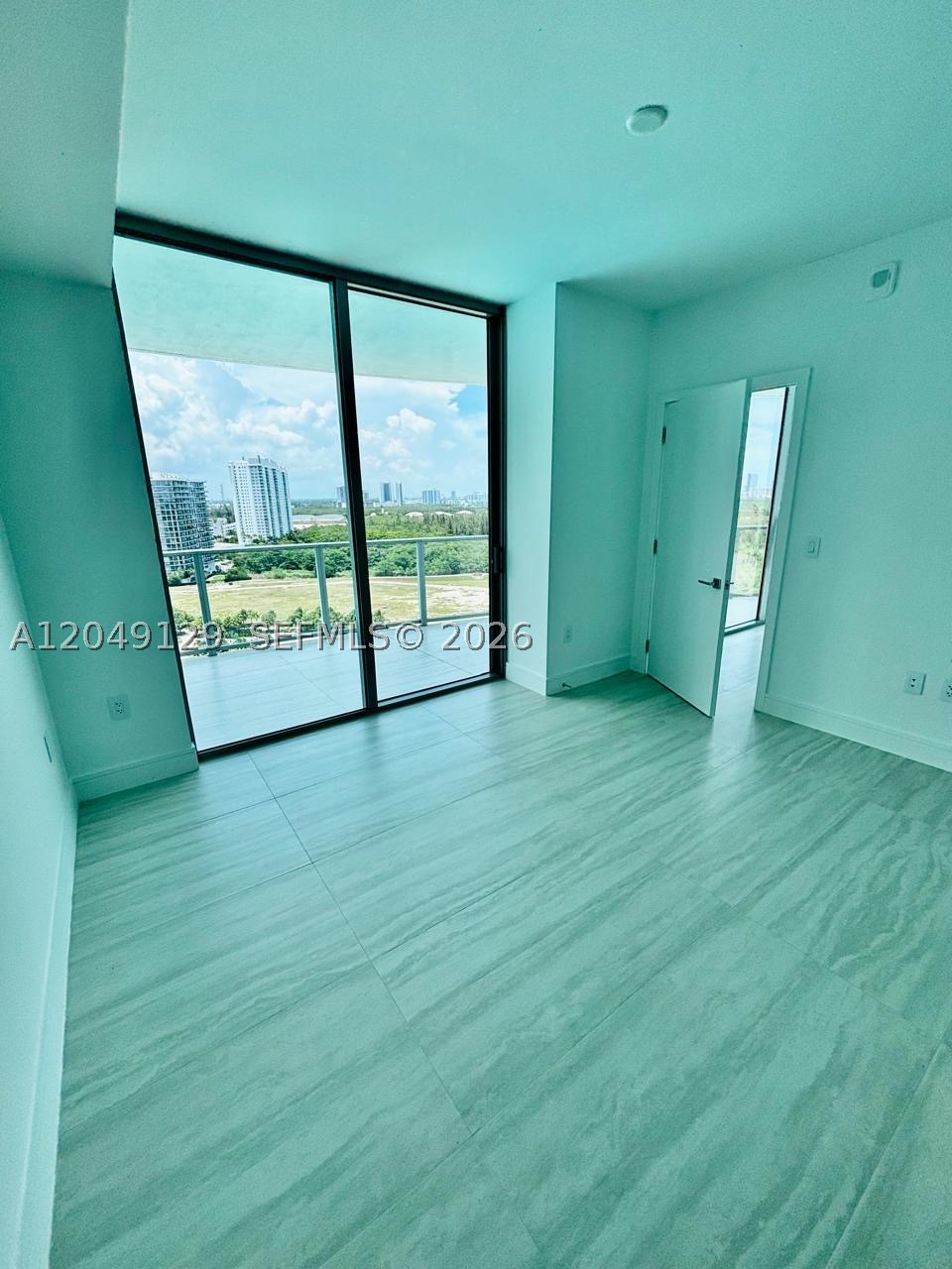 2411 Laguna Circle North #1411, Miami FL 33181