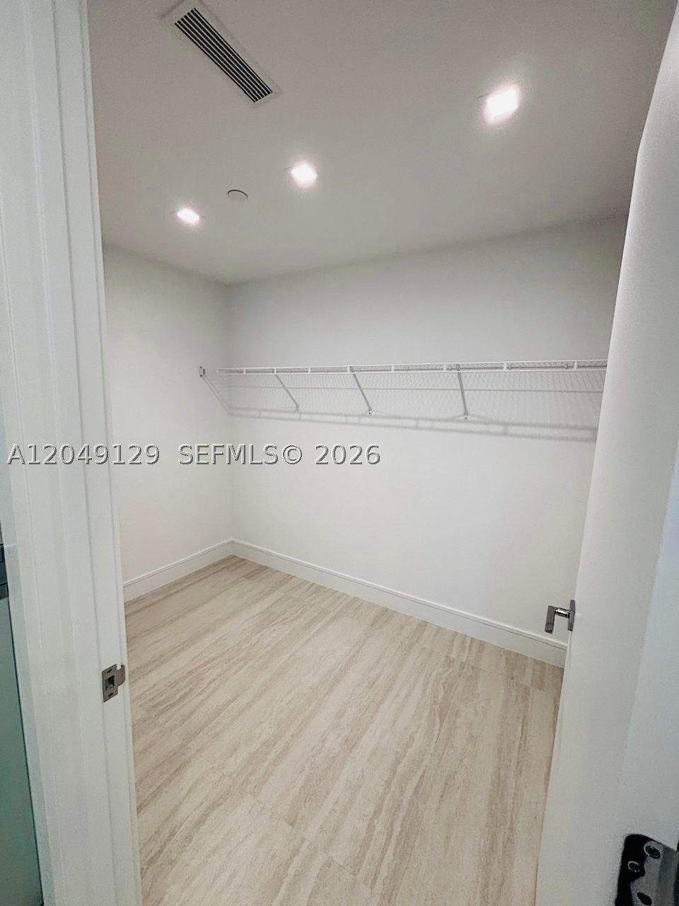 2411 Laguna Circle North #1411, Miami FL 33181