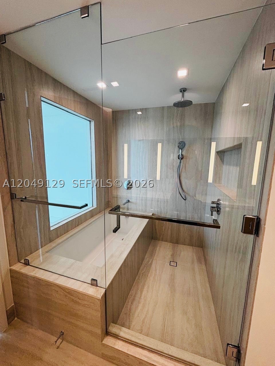 2411 Laguna Circle North #1411, Miami FL 33181
