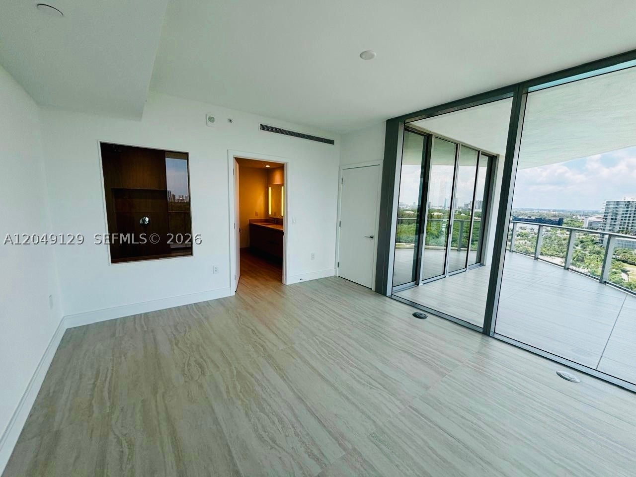 2411 Laguna Circle North #1411, Miami FL 33181