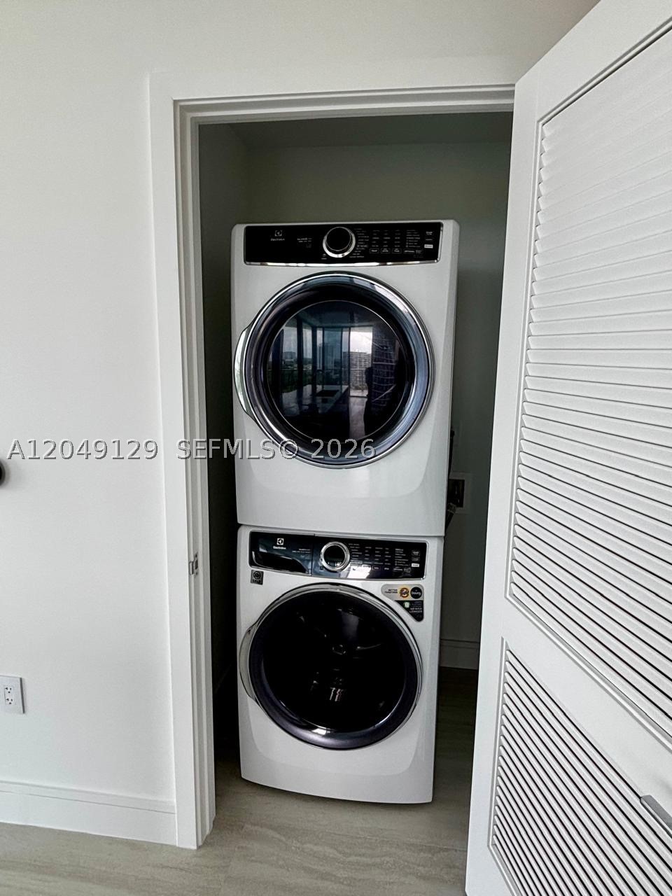 2411 Laguna Circle North #1411, Miami FL 33181