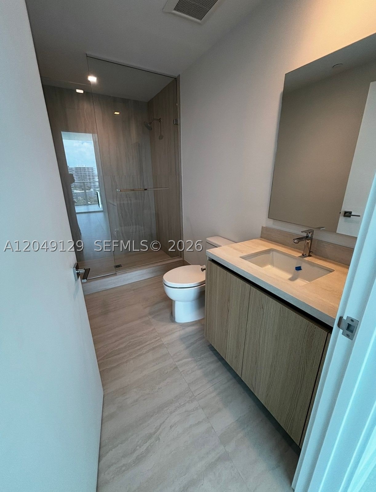 2411 Laguna Circle North #1411, Miami FL 33181