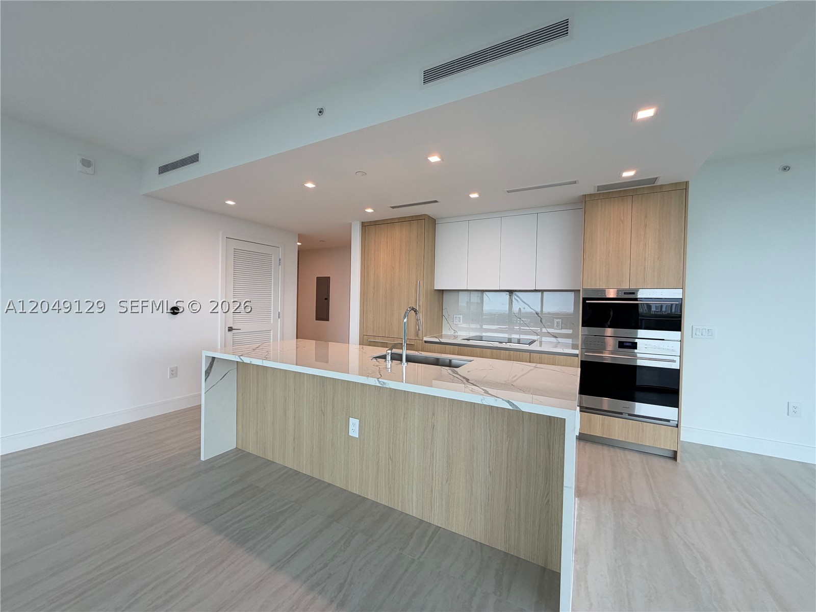 2411 Laguna Circle North #1411, Miami FL 33181