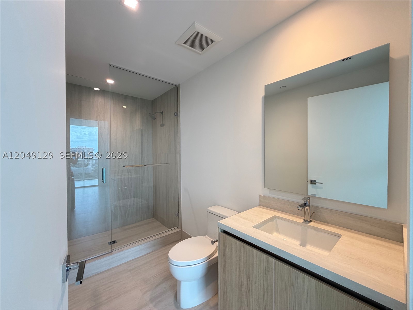 2411 Laguna Circle North #1411, Miami FL 33181