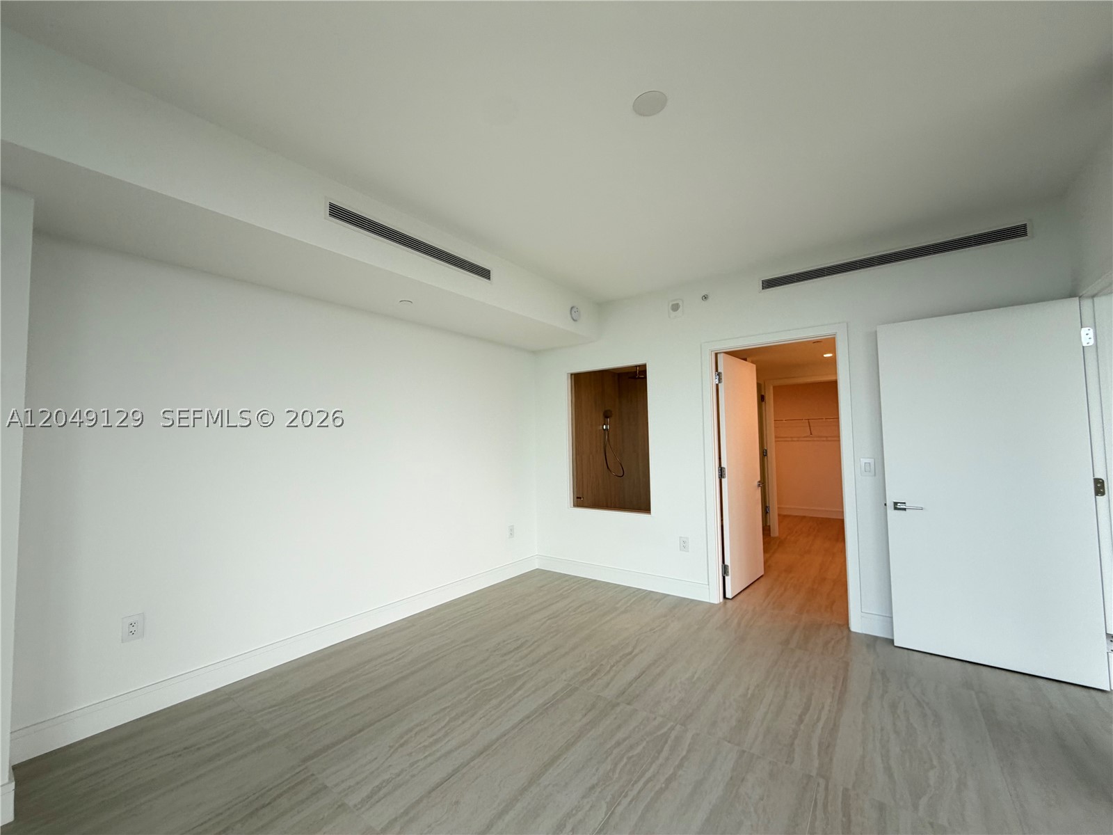 2411 Laguna Circle North #1411, Miami FL 33181