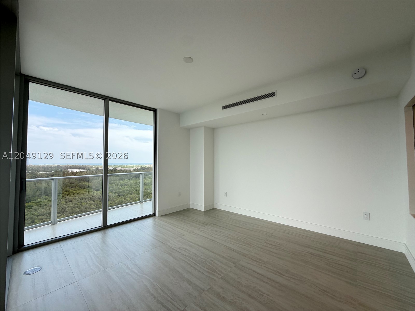 2411 Laguna Circle North #1411, Miami FL 33181