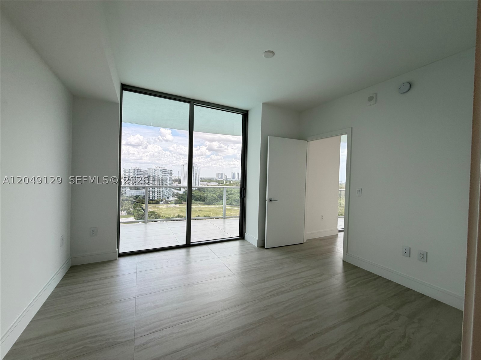 2411 Laguna Circle North #1411, Miami FL 33181