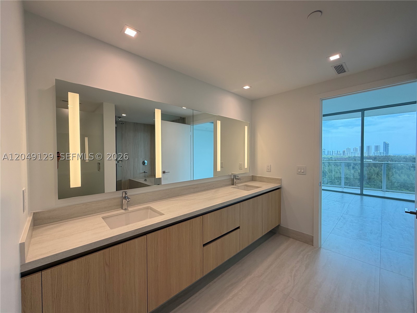 2411 Laguna Circle North #1411, Miami FL 33181