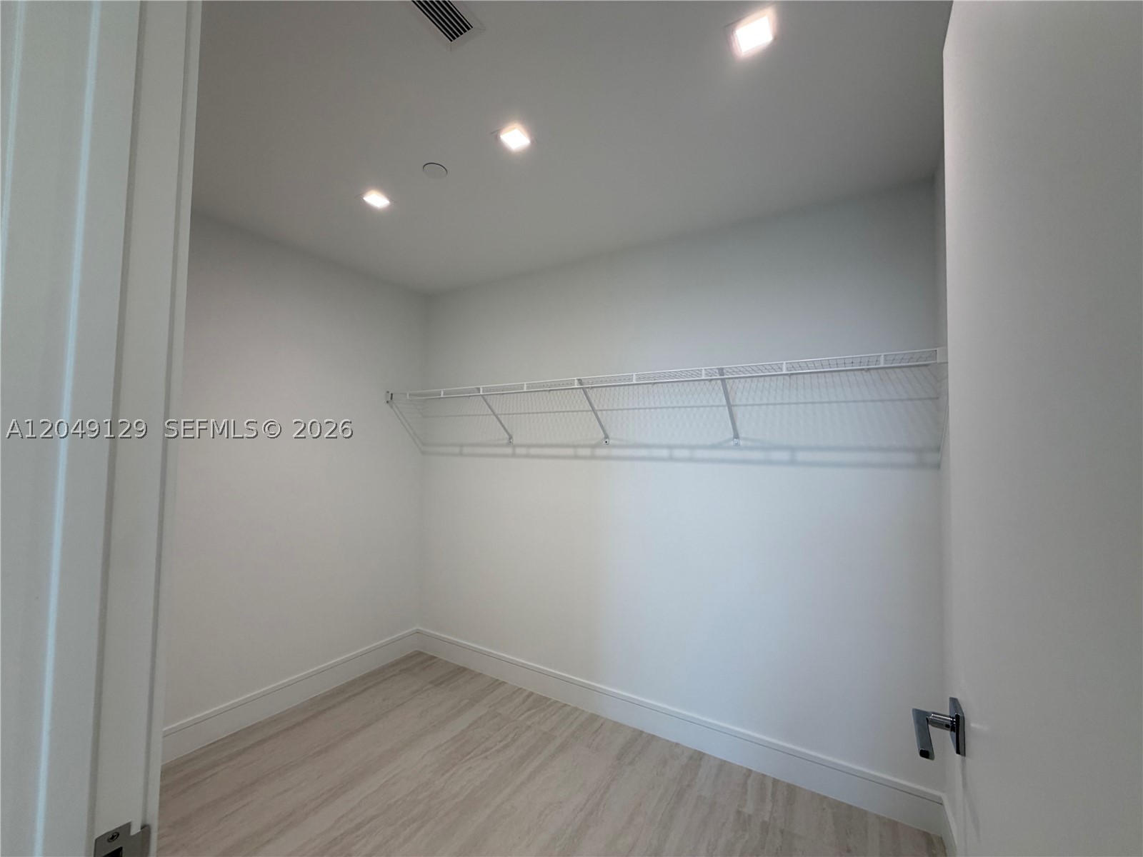 2411 Laguna Circle North #1411, Miami FL 33181