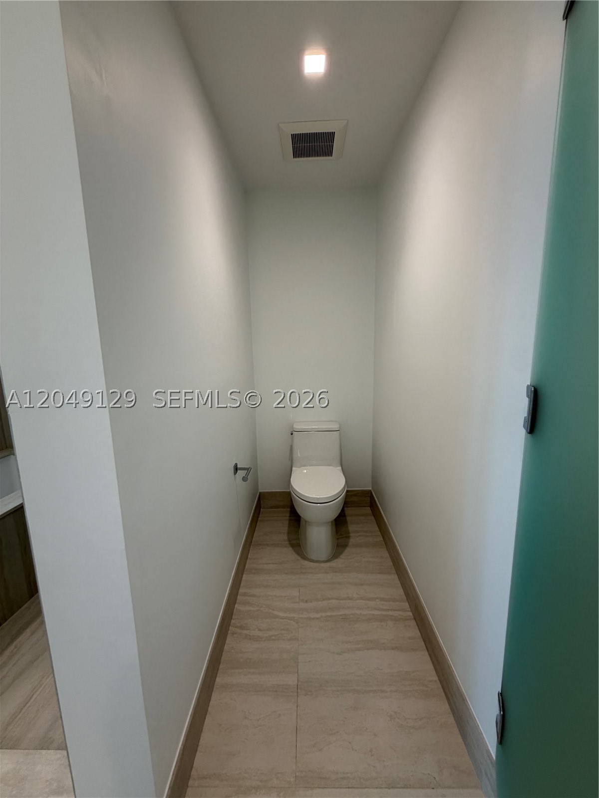 2411 Laguna Circle North #1411, Miami FL 33181