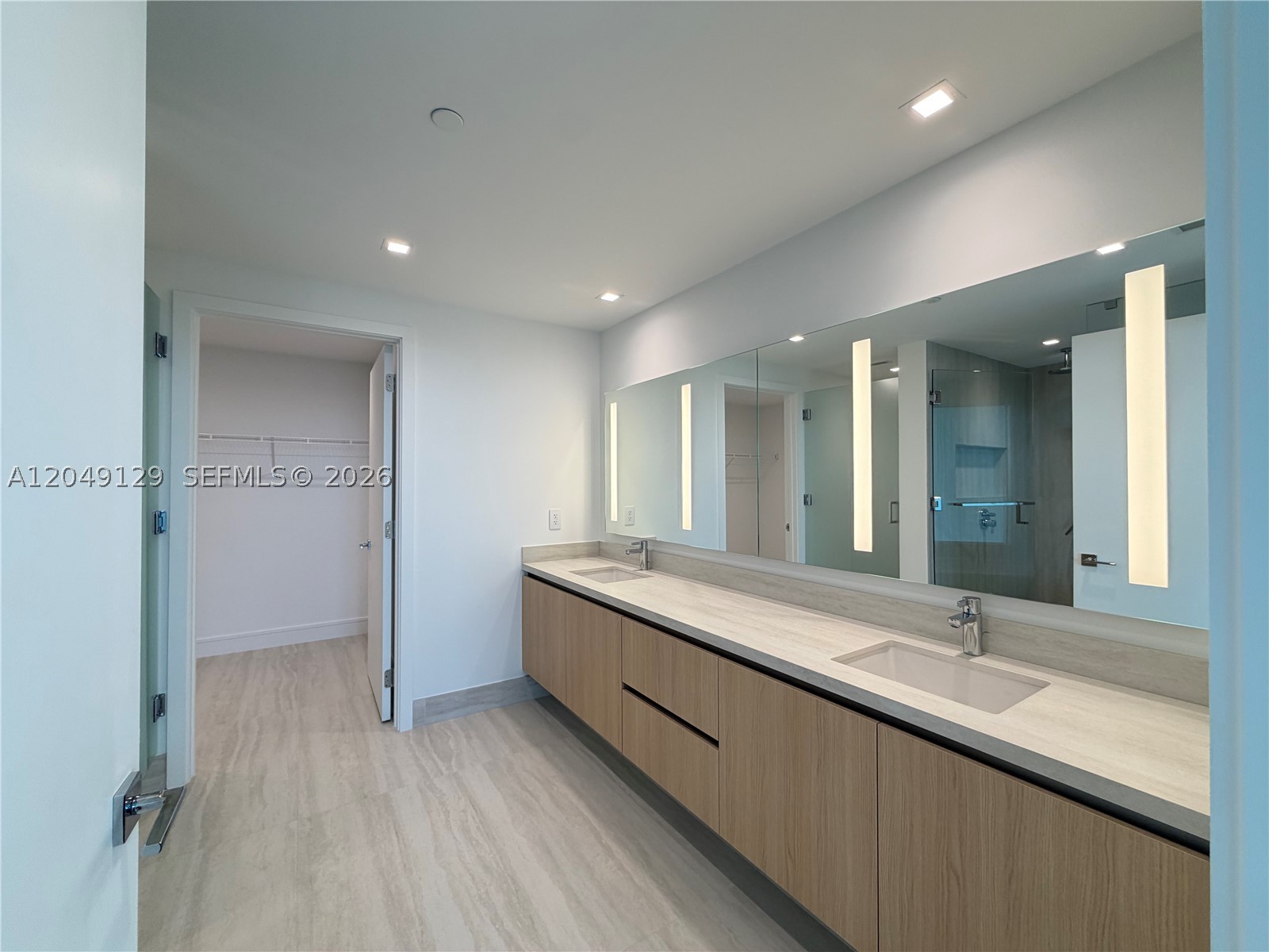 2411 Laguna Circle North #1411, Miami FL 33181