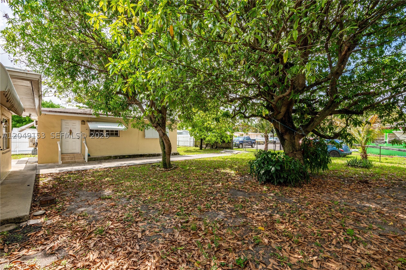 292 W 39th Pl, Hialeah FL 33012