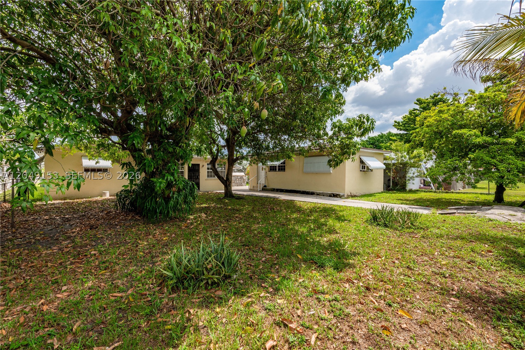 292 W 39th Pl, Hialeah FL 33012