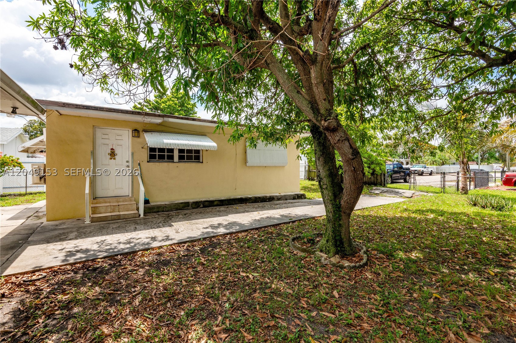 292 W 39th Pl, Hialeah FL 33012