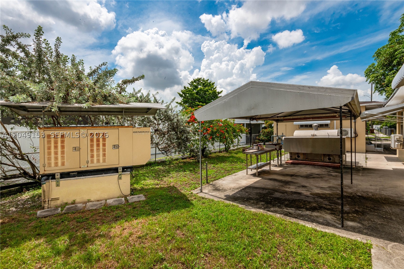 292 W 39th Pl, Hialeah FL 33012