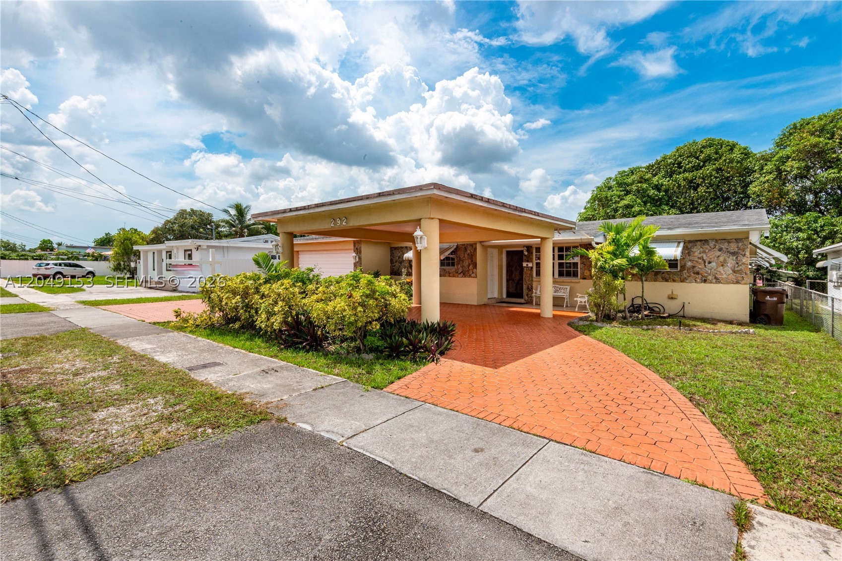 292 W 39th Pl, Hialeah FL 33012