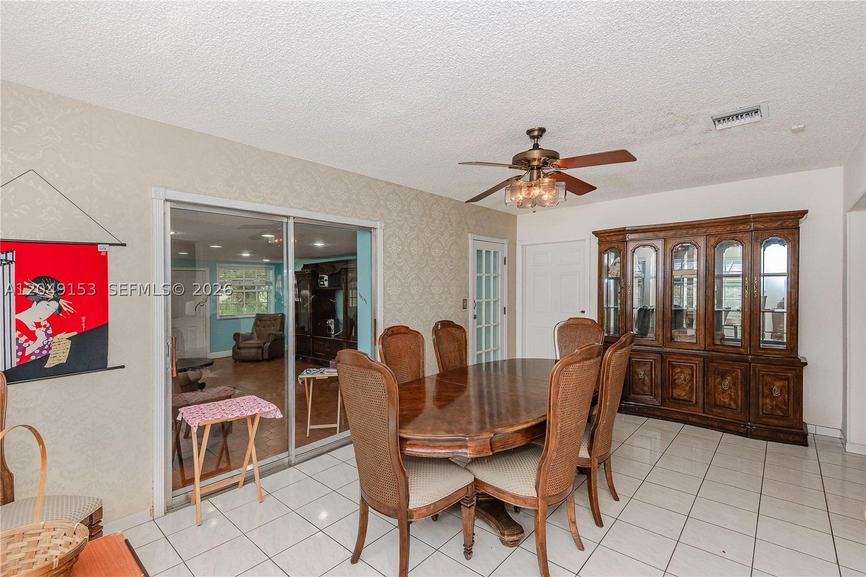 292 W 39th Pl, Hialeah FL 33012