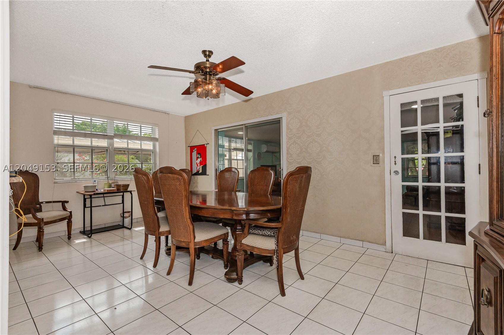 292 W 39th Pl, Hialeah FL 33012