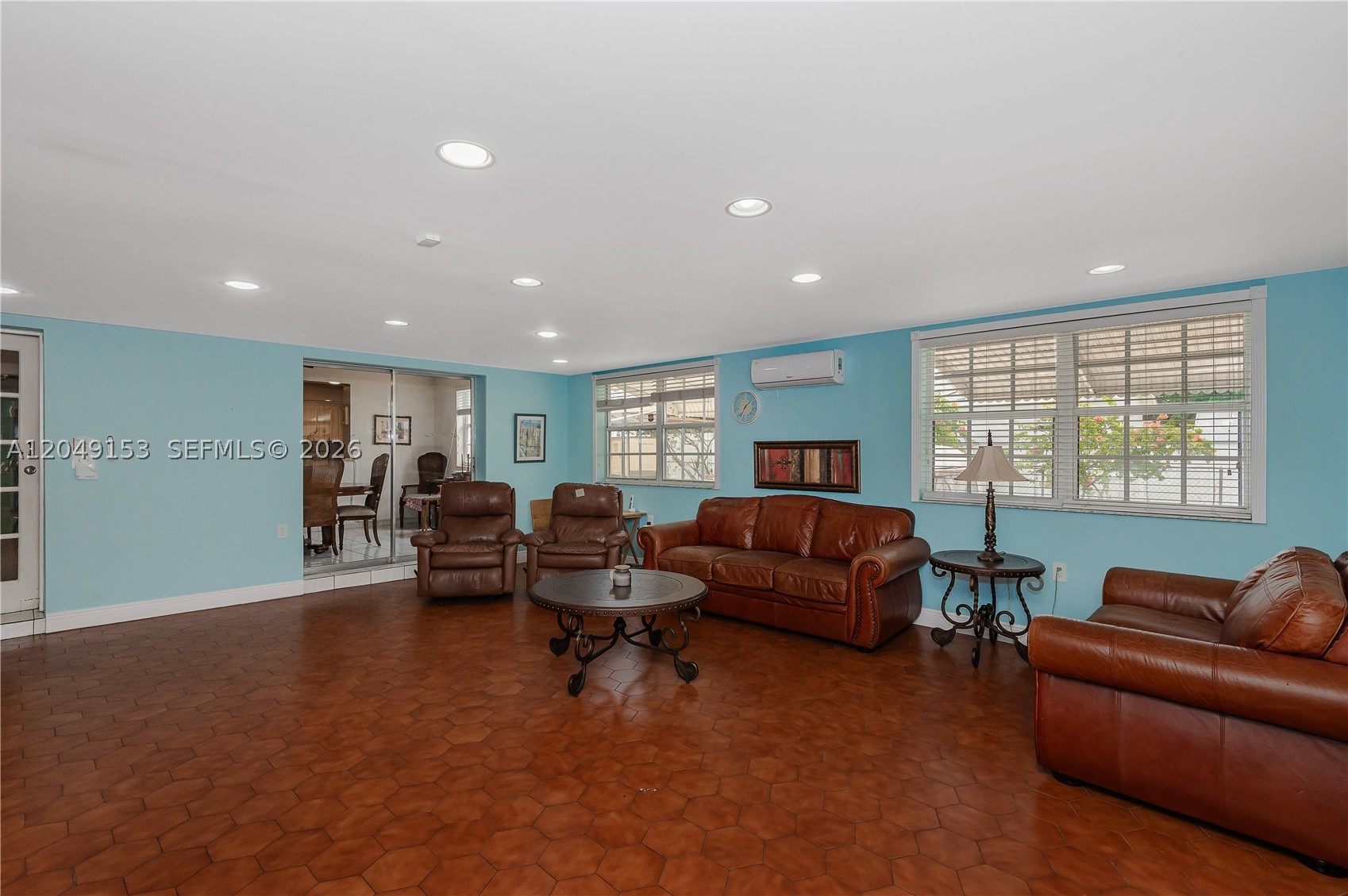 292 W 39th Pl, Hialeah FL 33012