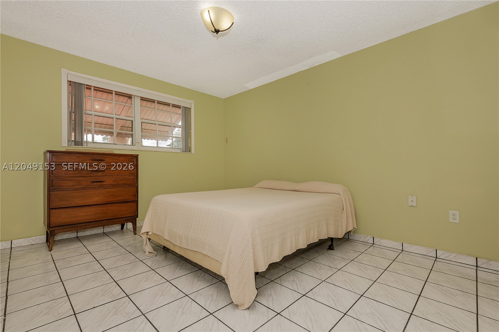 292 W 39th Pl, Hialeah FL 33012