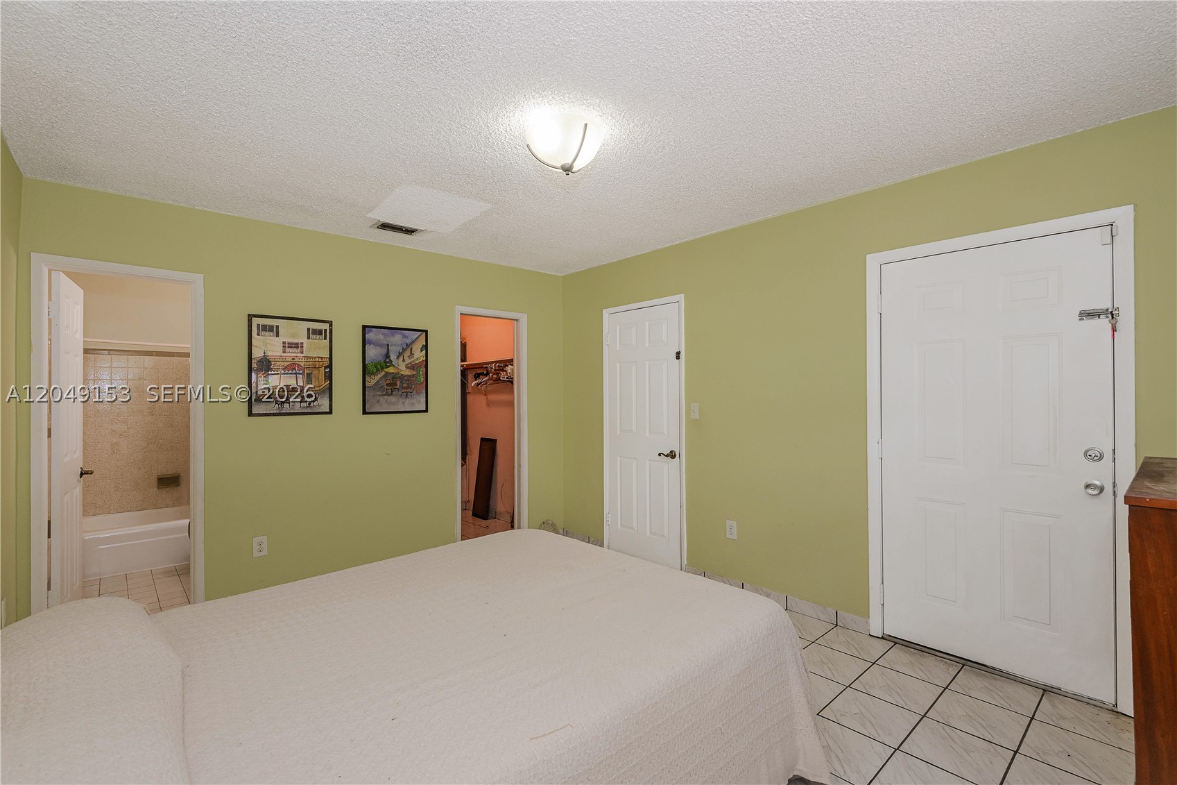 292 W 39th Pl, Hialeah FL 33012