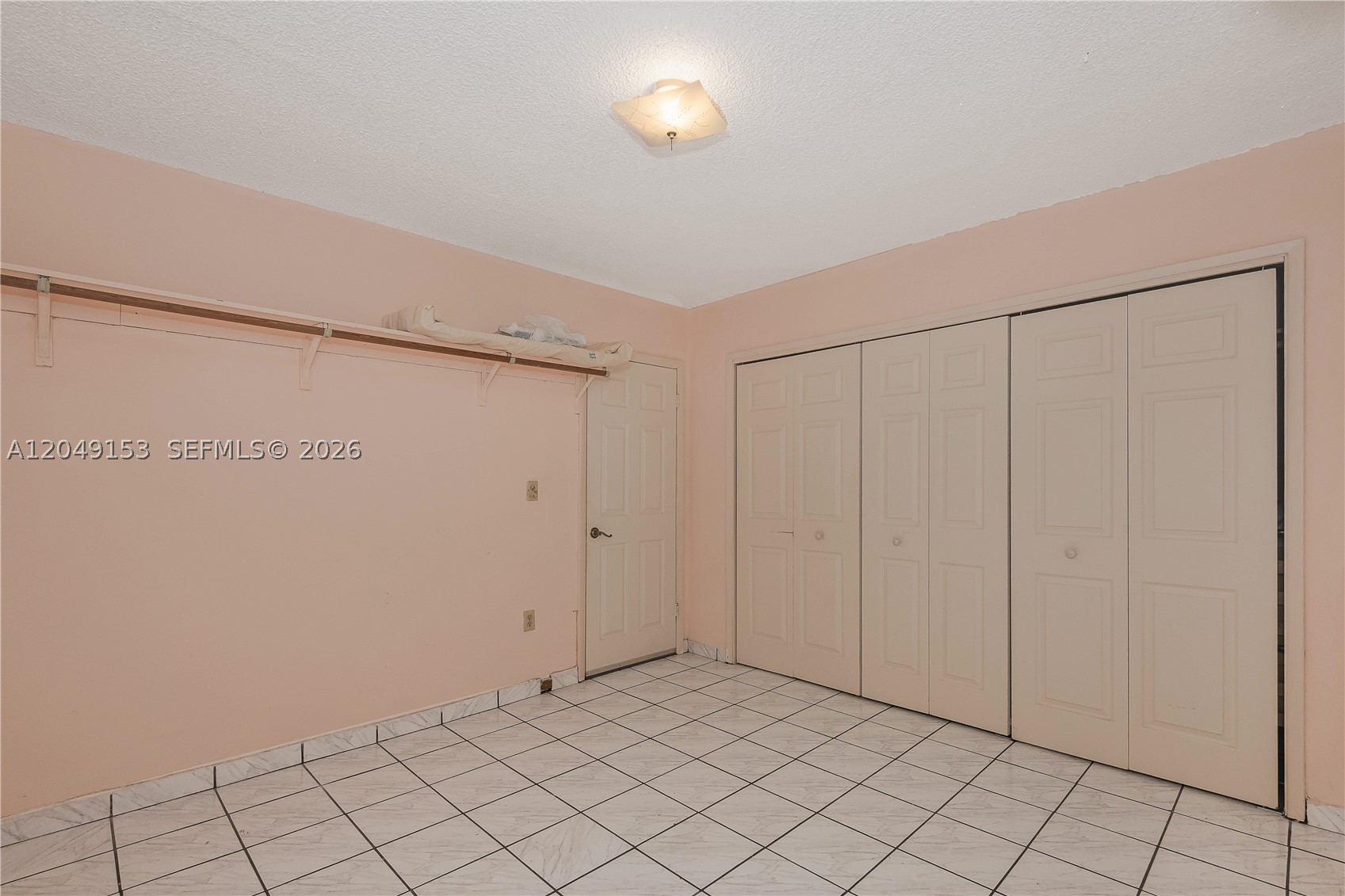 292 W 39th Pl, Hialeah FL 33012