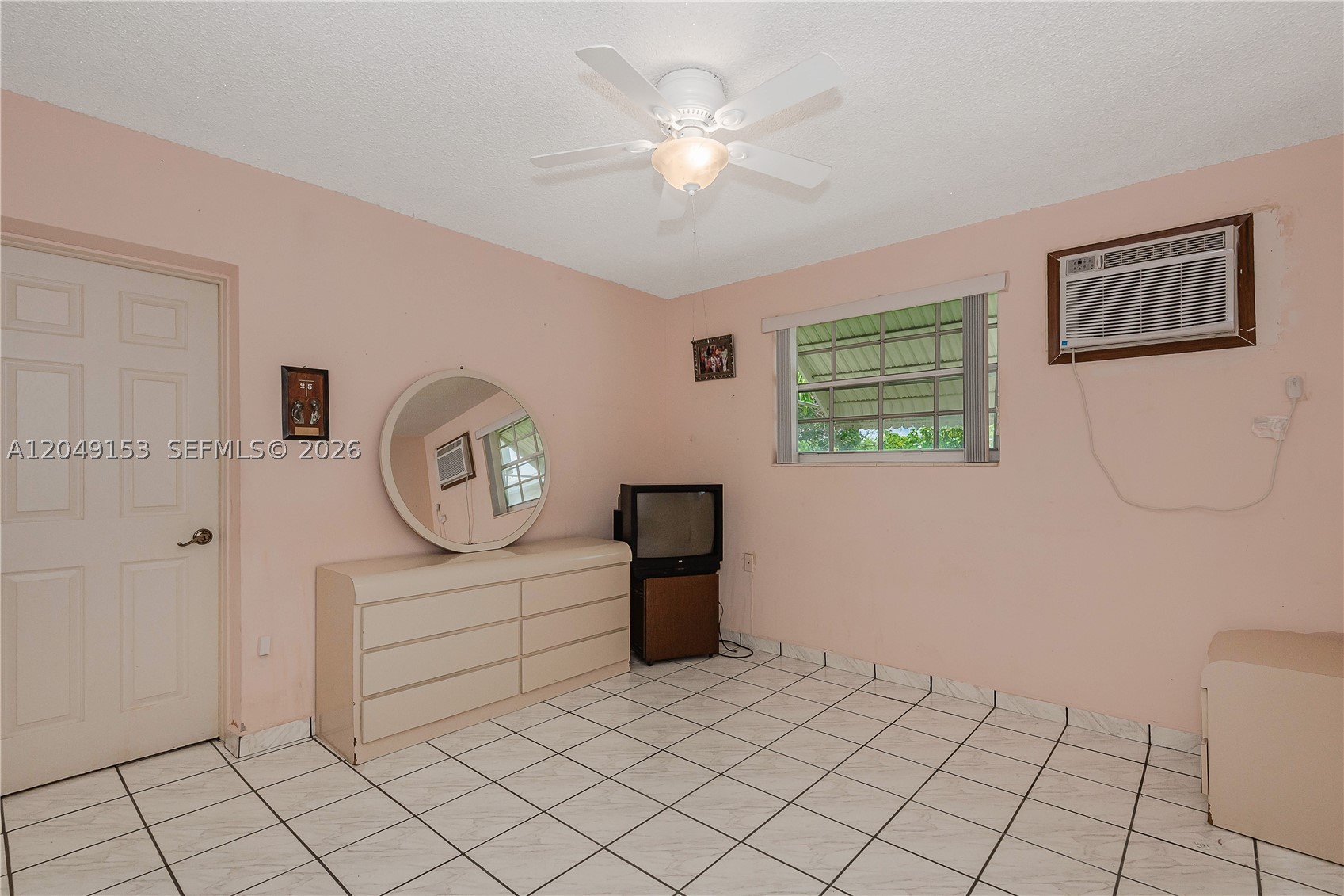 292 W 39th Pl, Hialeah FL 33012