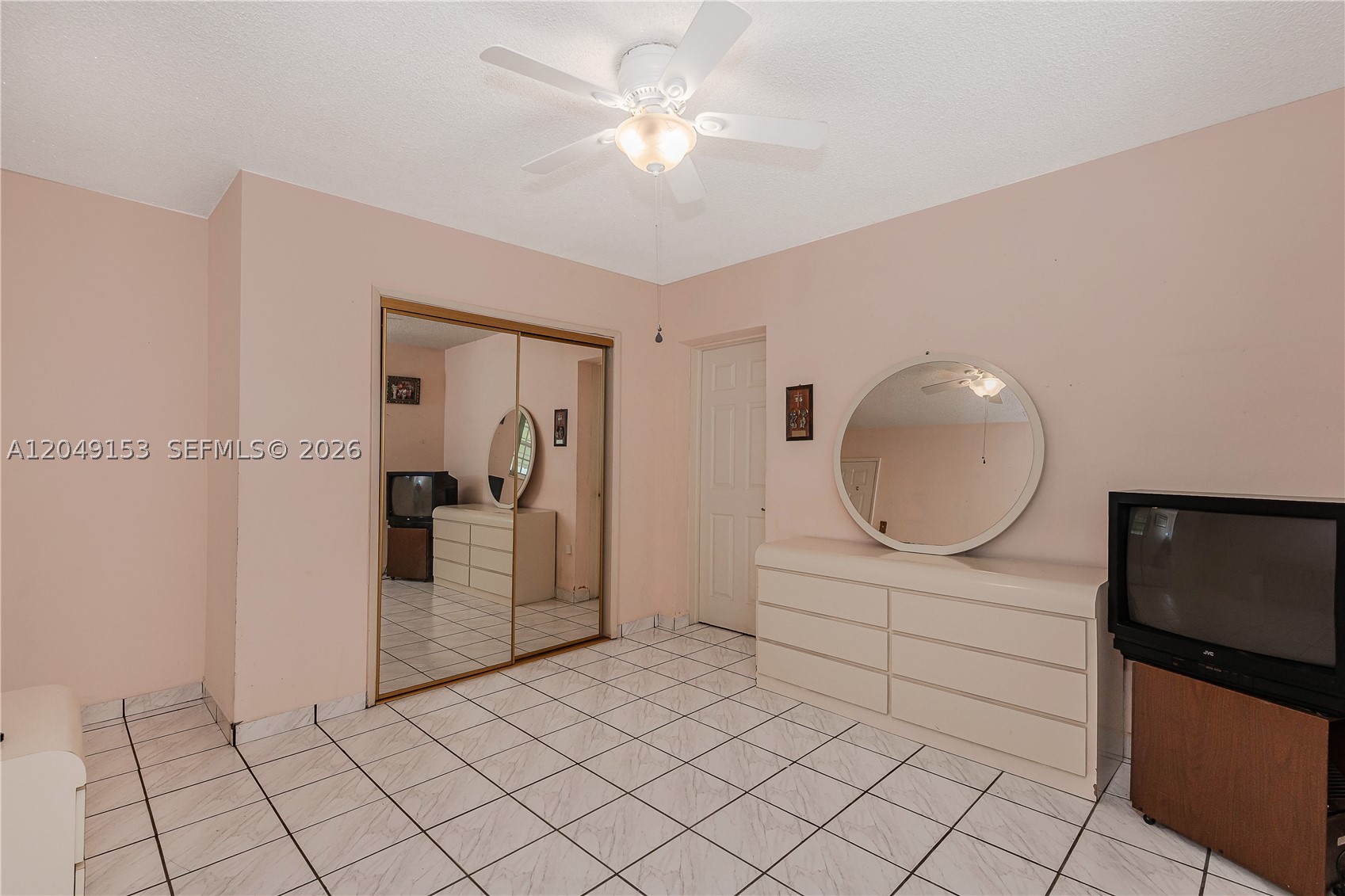 292 W 39th Pl, Hialeah FL 33012