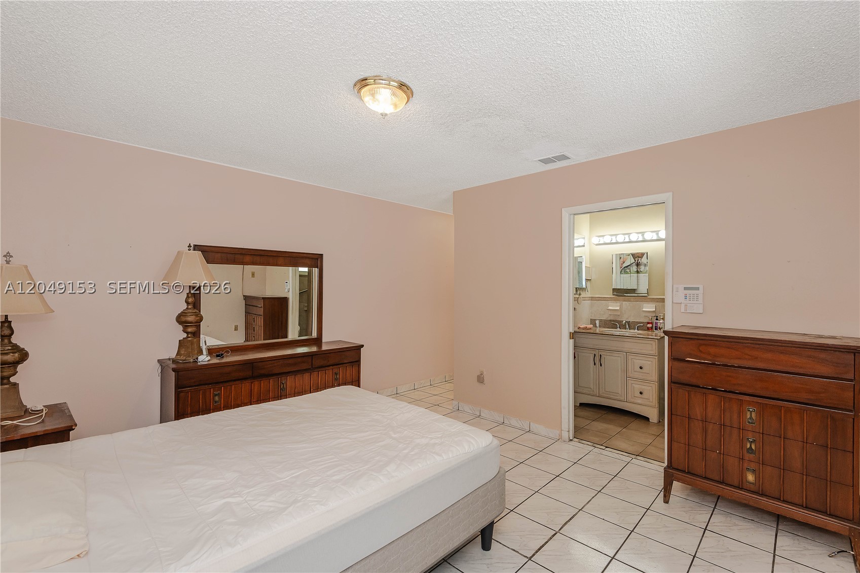 292 W 39th Pl, Hialeah FL 33012