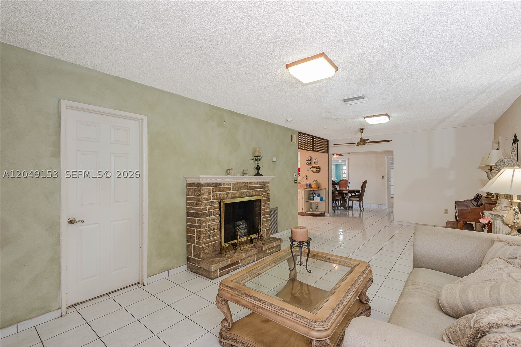 292 W 39th Pl, Hialeah FL 33012