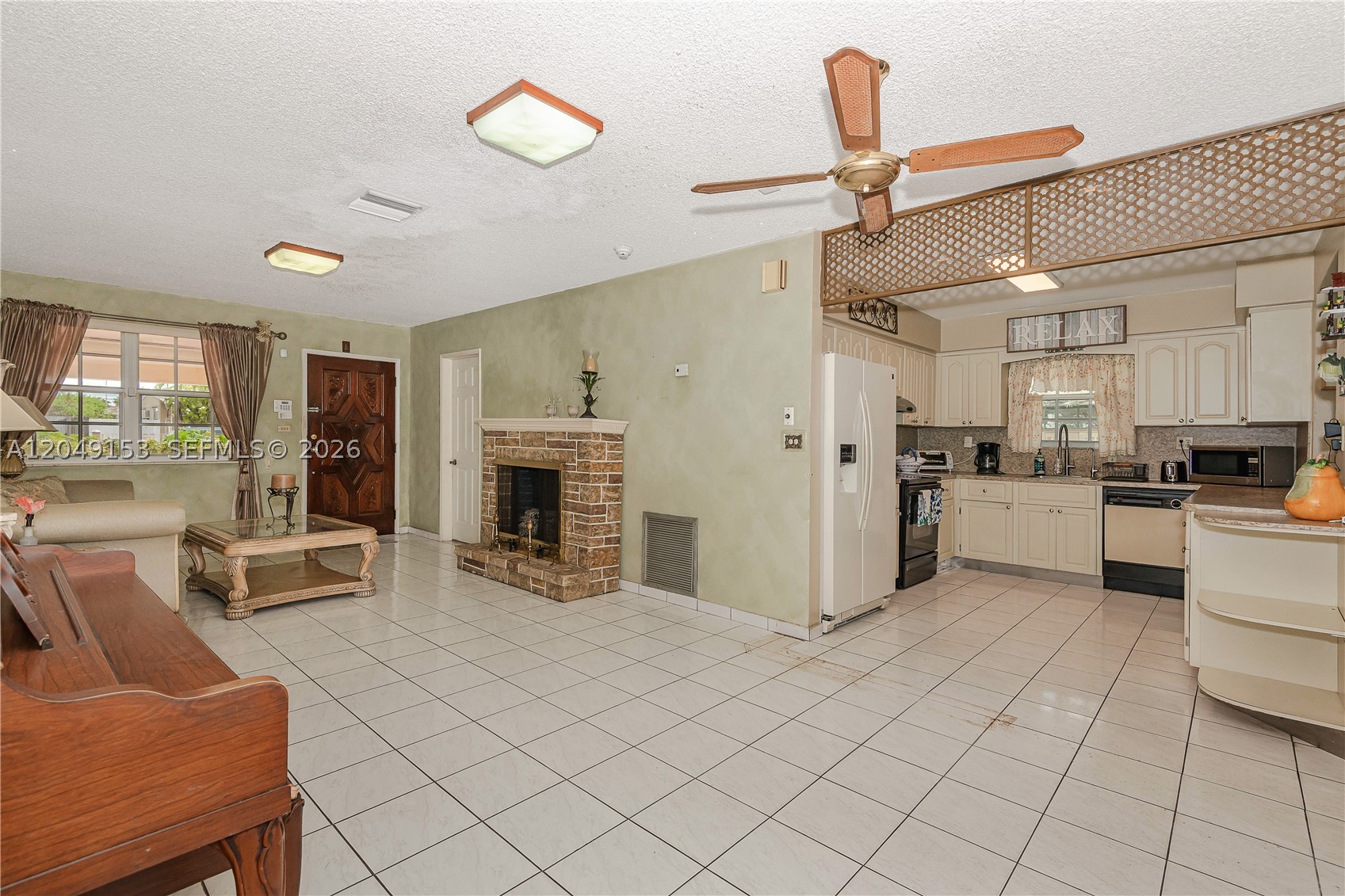 292 W 39th Pl, Hialeah FL 33012