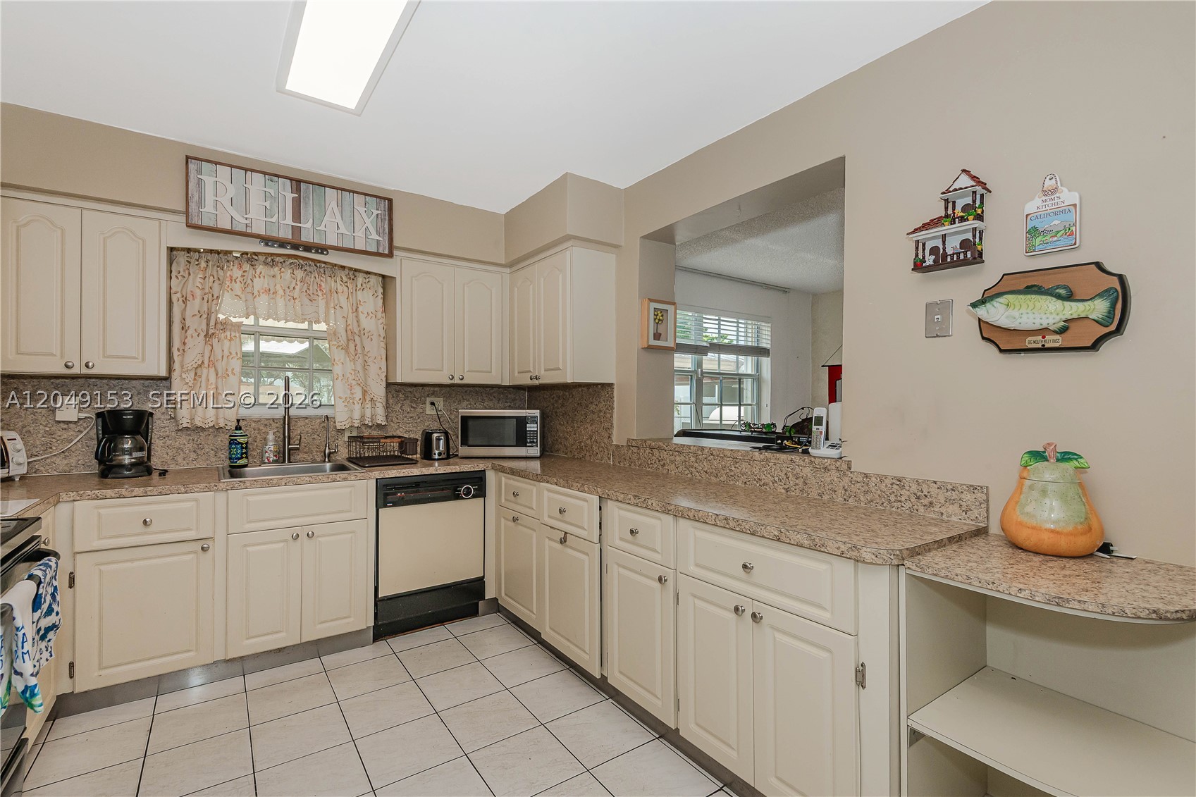 292 W 39th Pl, Hialeah FL 33012