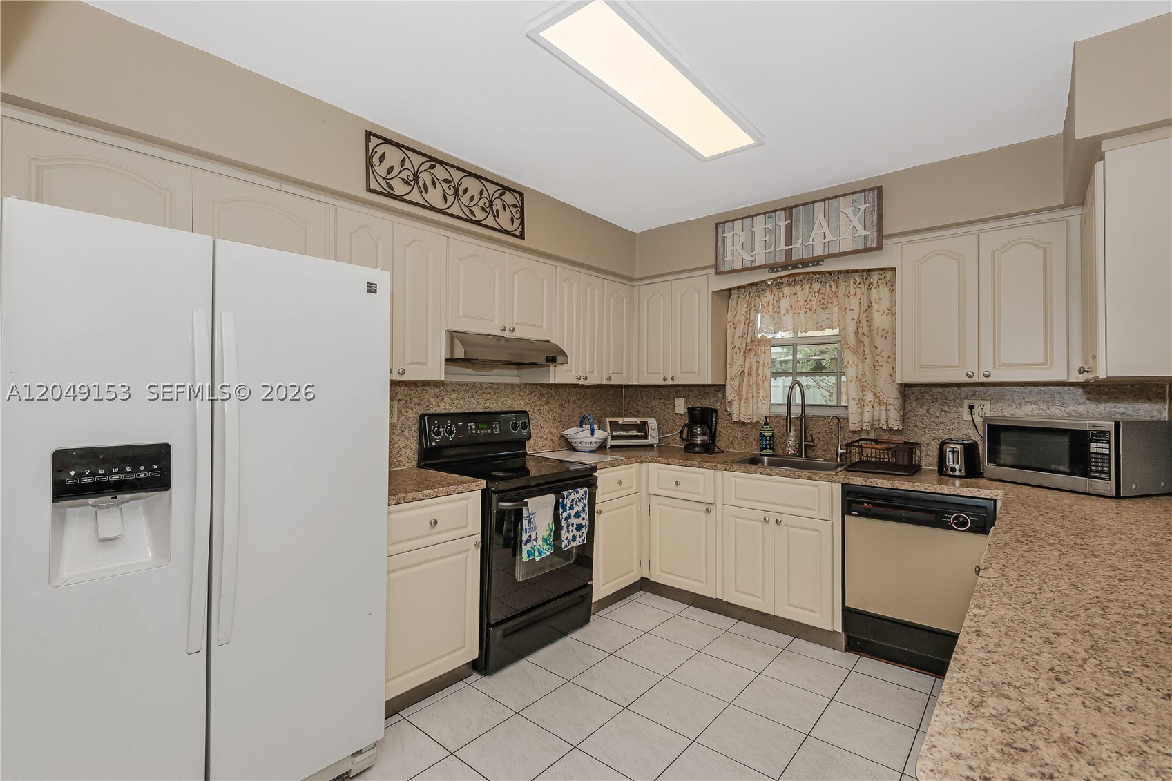 292 W 39th Pl, Hialeah FL 33012