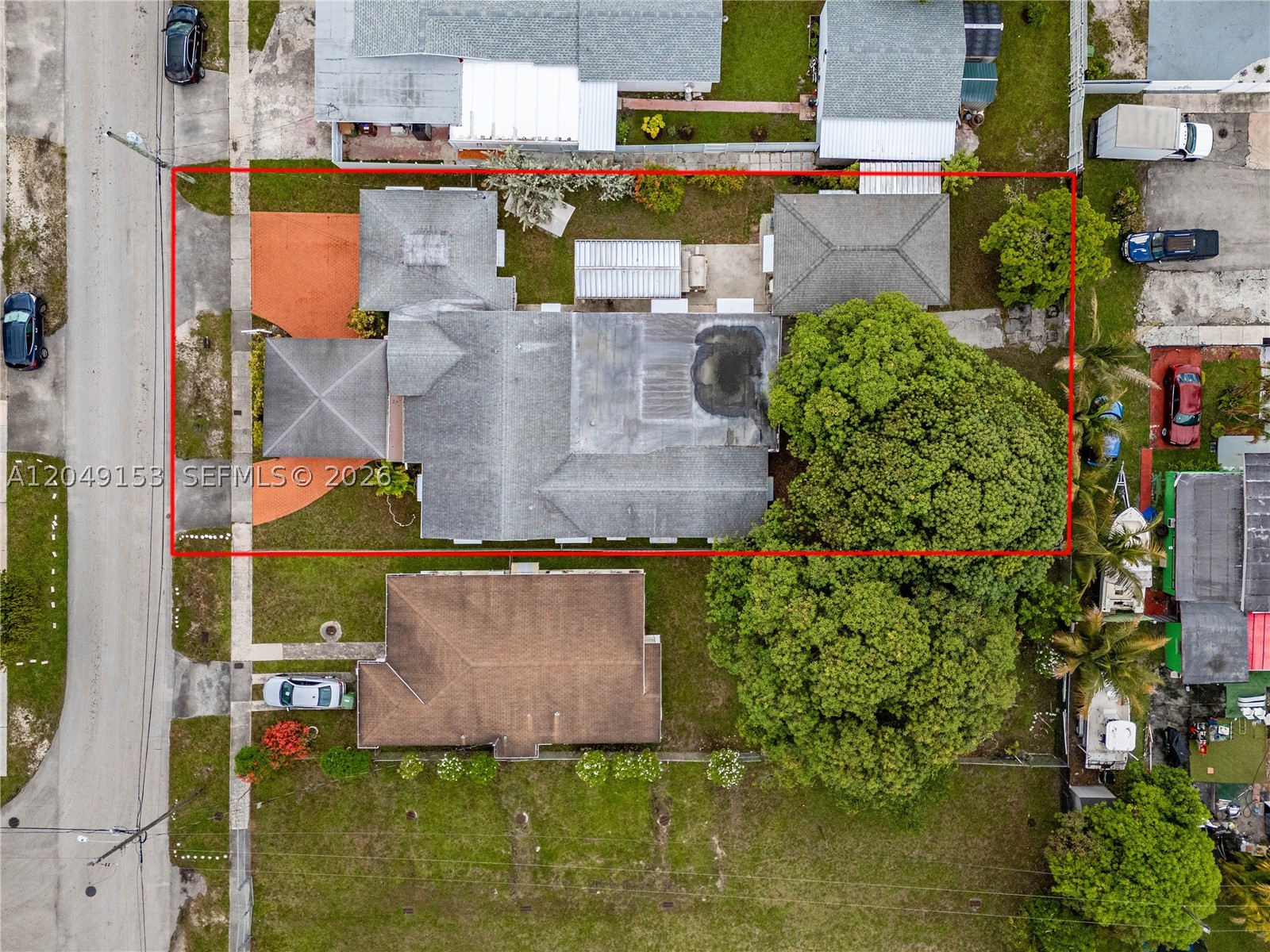 292 W 39th Pl, Hialeah FL 33012