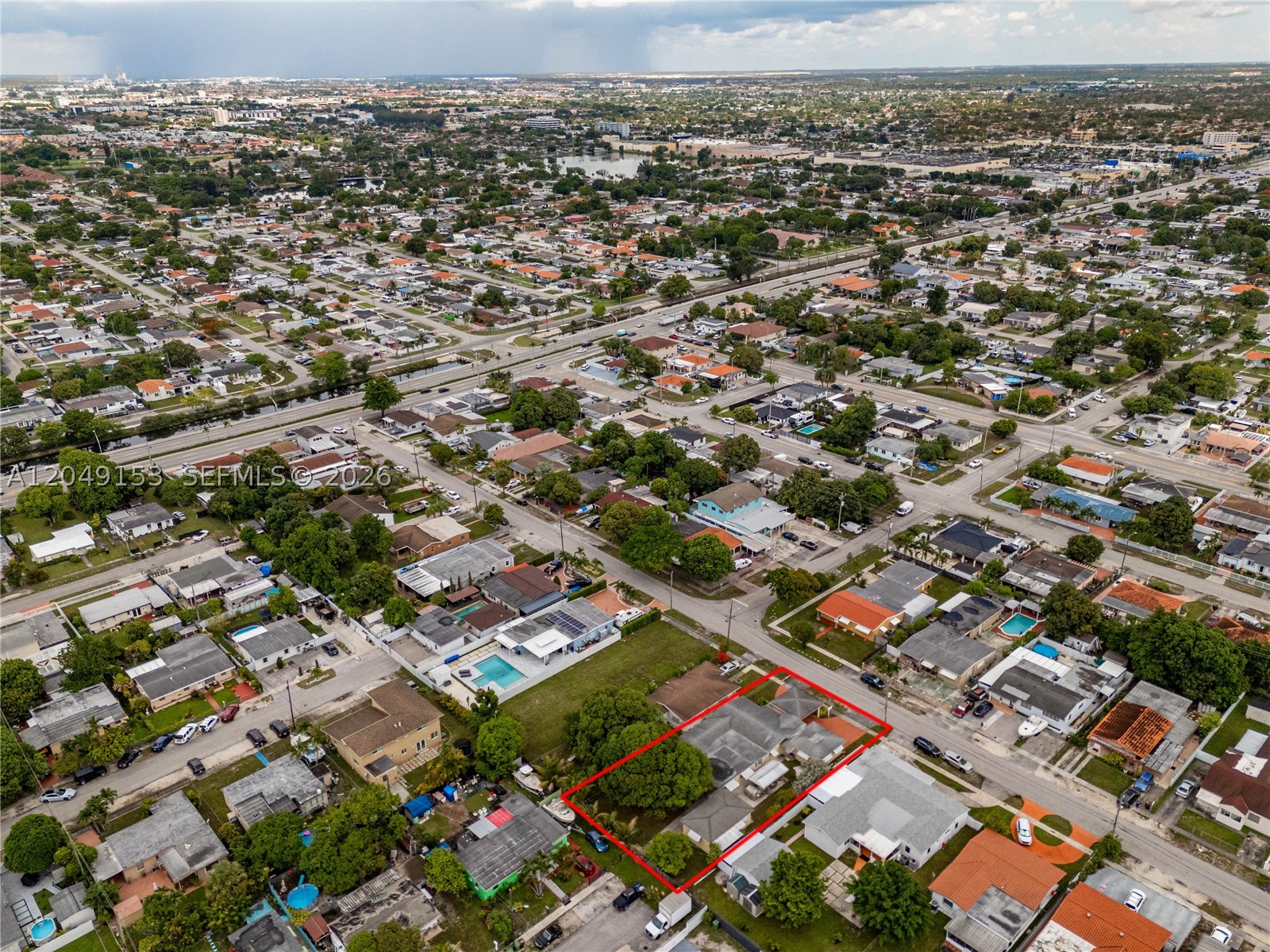 292 W 39th Pl, Hialeah FL 33012
