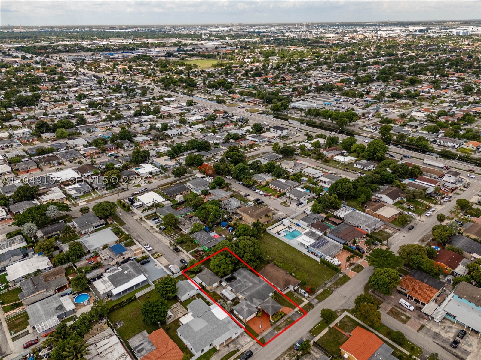 292 W 39th Pl, Hialeah FL 33012