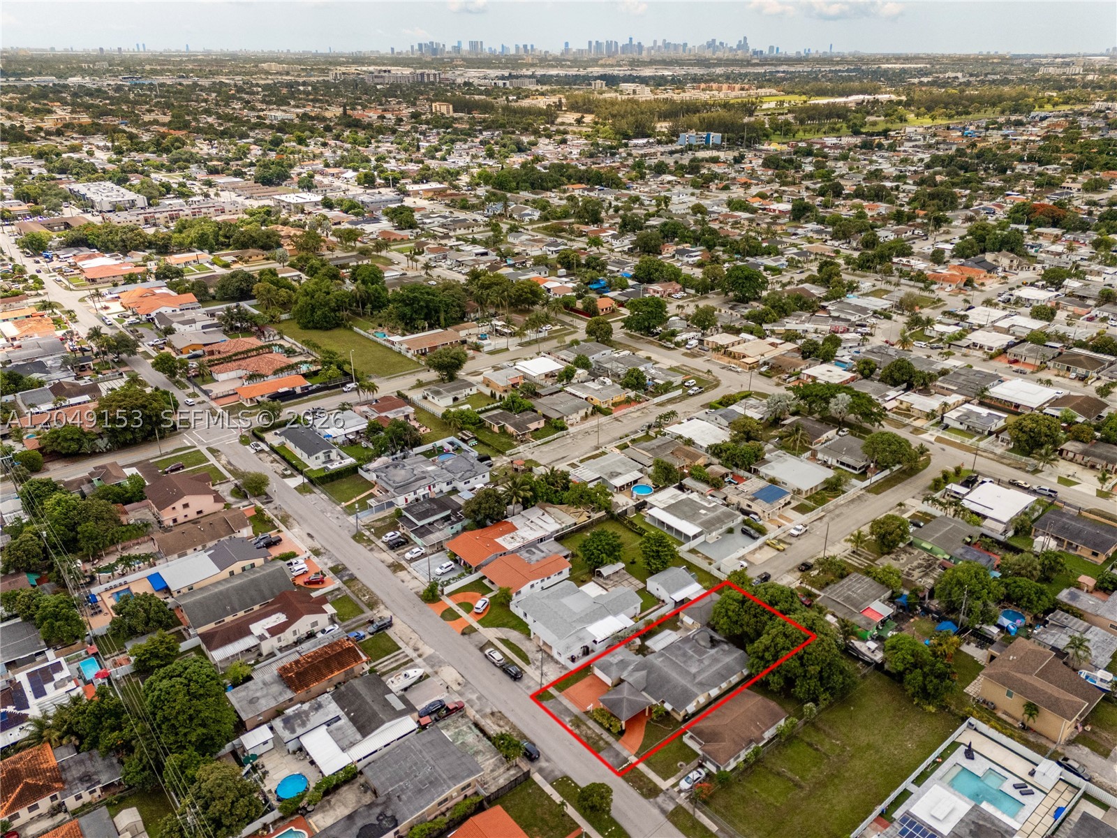 292 W 39th Pl, Hialeah FL 33012