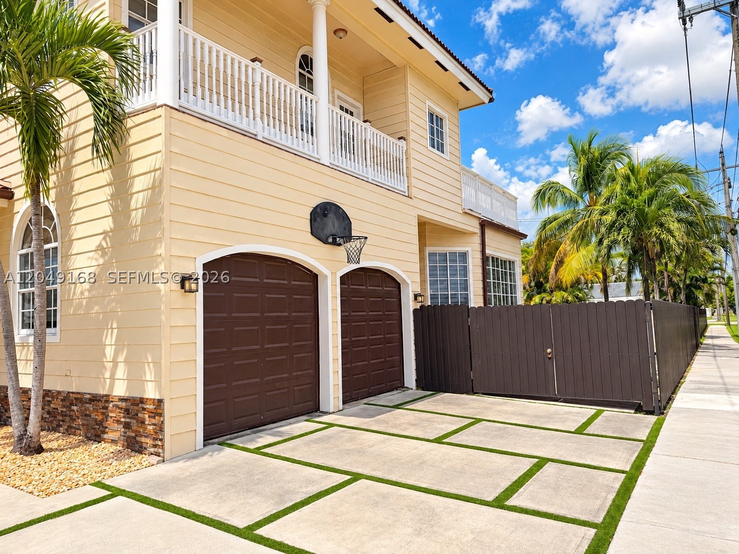 901 Dove Ave, Miami Springs FL 33166