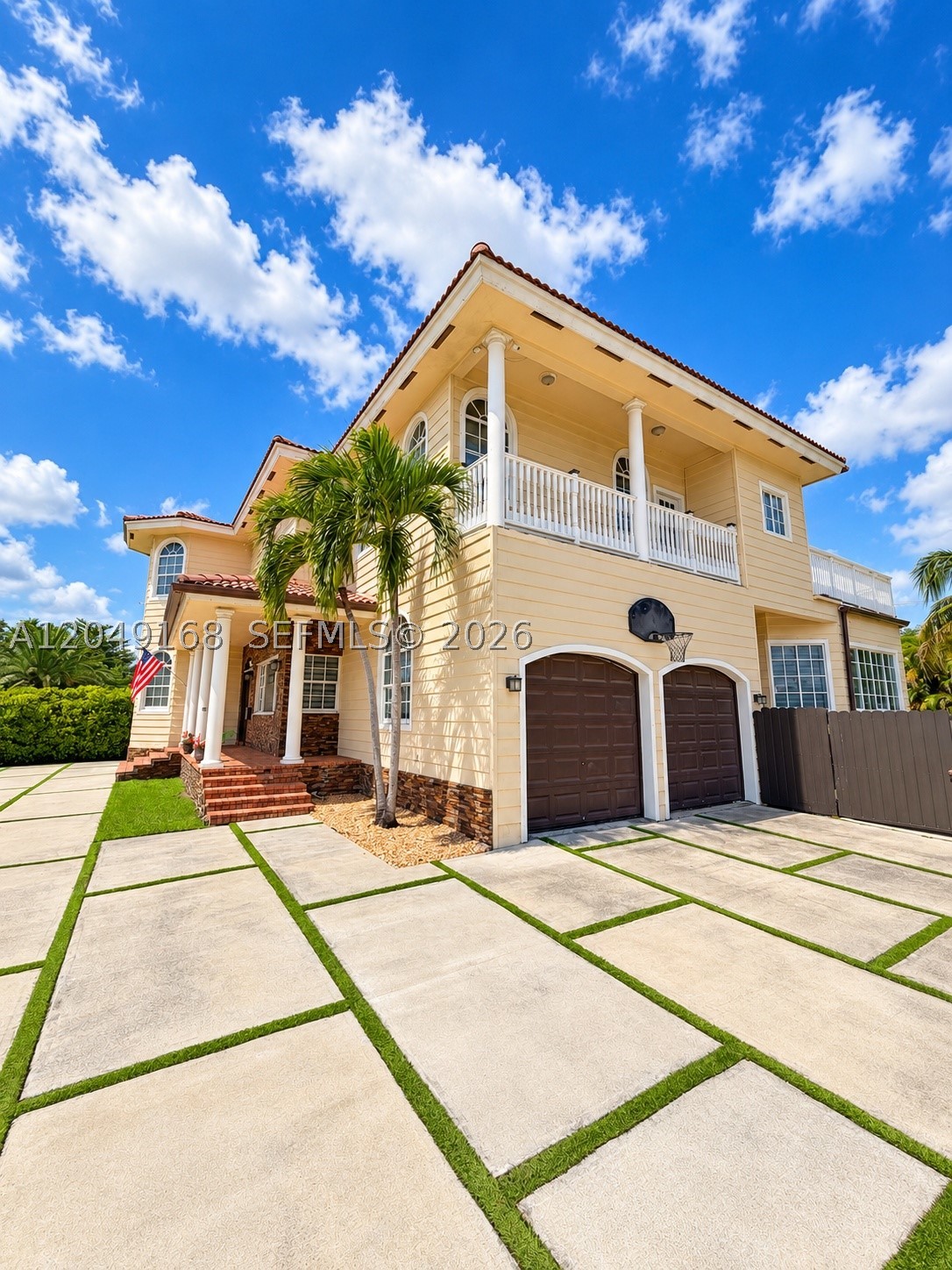 901 Dove Ave, Miami Springs FL 33166
